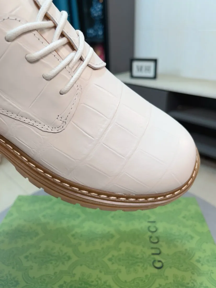 Men's shoes 💰500🌸🌸 (GUCCI) [can be made without label] G's new business boots are full-layer calfskin embossed with classic diamond pattern craftsmanship. They are high-end and classy, ​​versatile and have a full three-dimensional feel. They use raw rubber non-slip outsole. If you look closely, you will be addicted to the leather. You can't extricate yourself ~ the best on the market.          Fabric: Cowhide/Embossed Lining: Cowhide.          Please make a note when placing an order, size: 38-44 (37, 45, 46 can be customized and cannot be returned or exchanged)